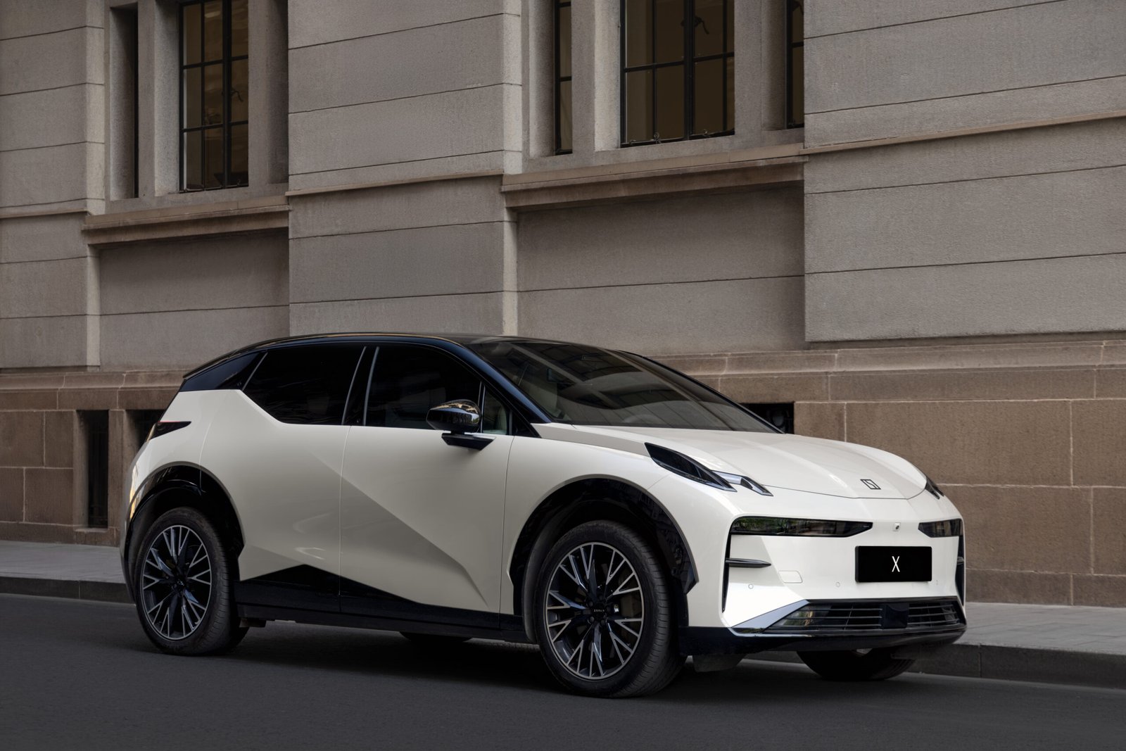 25EM_LHD_X_Lifestyle TVC_12